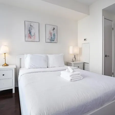 2 Bedrooms Condo Downtown Toronto With Parking